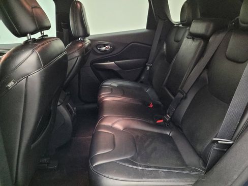 Used 2019 Jeep Cherokee Latitude Plus image 18