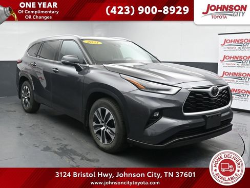 Used 2021 Toyota Highlander XLE AWD/4WD image 1