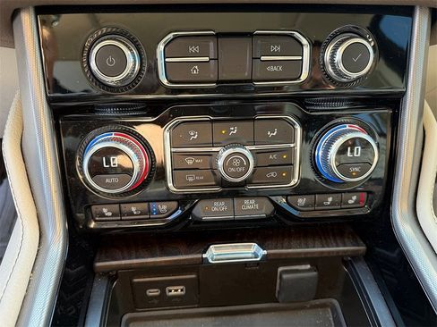 Used 2023 GMC Yukon Denali image 7