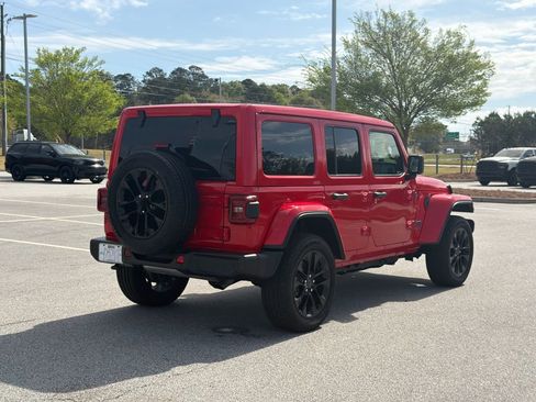 Used 2025 Jeep Wrangler Unlimited Sahara w/ Safety Group image 7