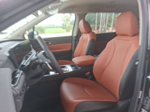 New 2026 Kia Carnival EX FWD image 17