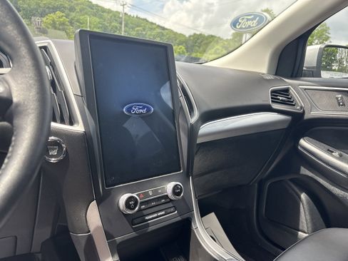 Certified 2022 Ford Edge SEL w/ Convenience Package AWD/4WD image 9