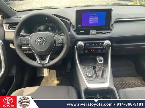 Used 2023 Toyota RAV4 SE w/ Convenience Package AWD/4WD image 13