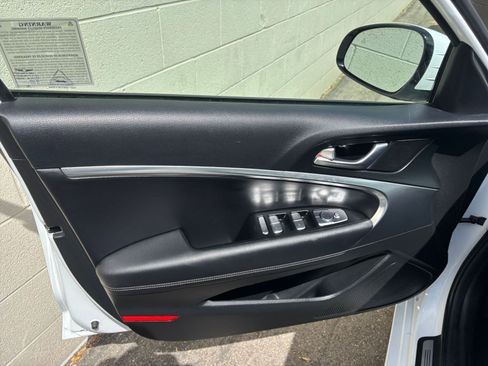 Used 2025 Genesis G70 2.5T image 20