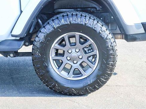 Used 2020 Jeep Gladiator Overland image 10