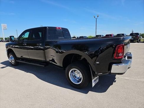 New 2026 RAM 3500 Tradesman AWD/4WD image 34