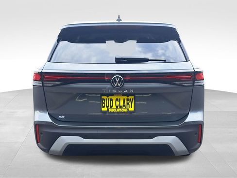 New 2025 Volkswagen Tiguan SE FWD image 7