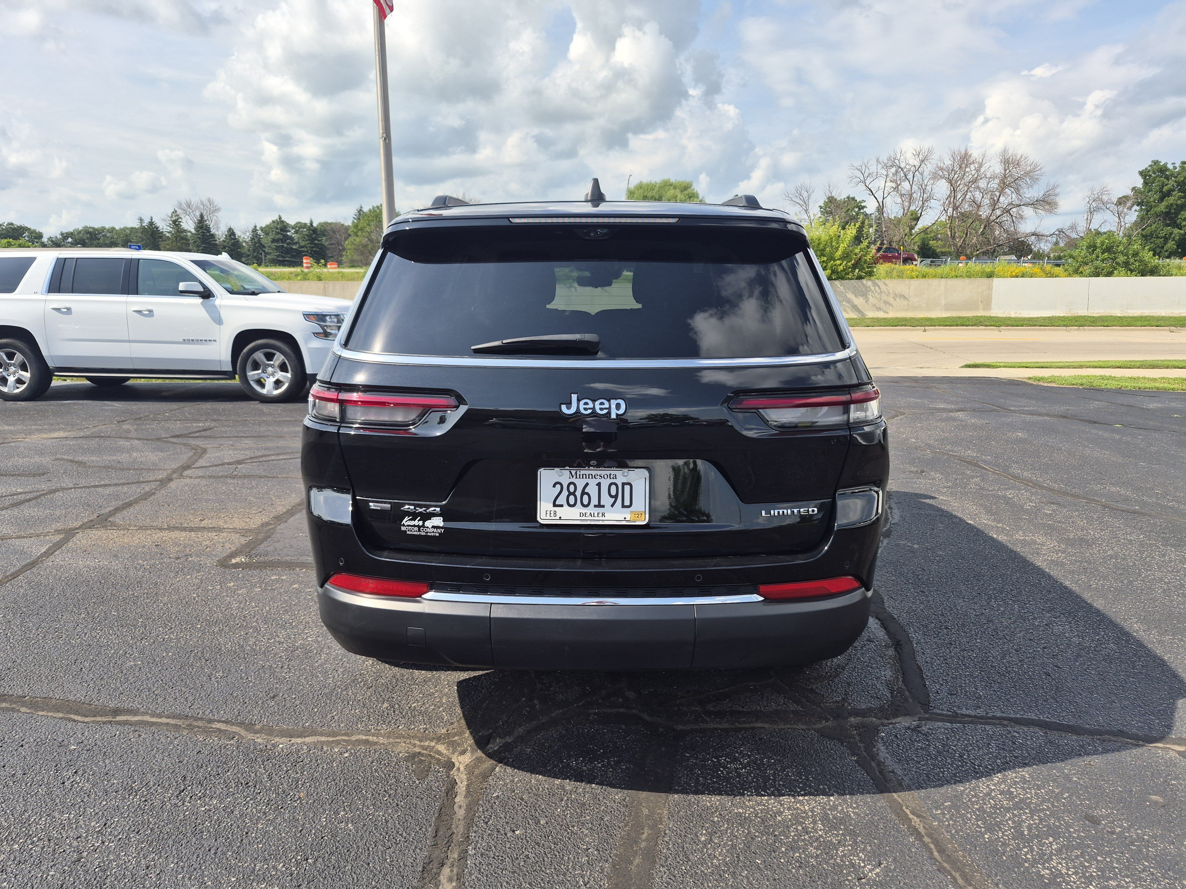 Used 2023 Jeep Grand Cherokee L Limited w/ Luxury Tech Group II AWD/4WD image 7