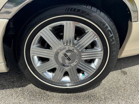 Used 2003 Lincoln Town Car Cartier L RWD image 28