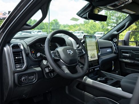 New 2026 RAM 3500 Laramie AWD/4WD image 22