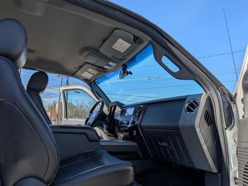 Used 2012 Ford F350 Lariat image 17