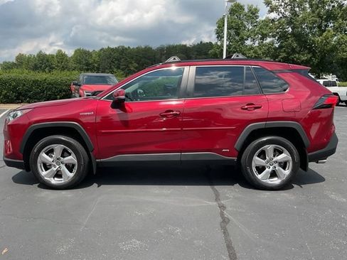 Used 2021 Toyota RAV4 XLE Premium AWD/4WD image 16