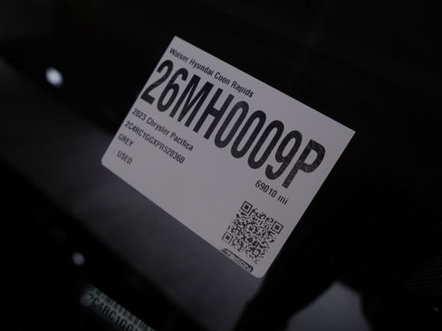 Used 2023 Chrysler Pacifica Limited image 34