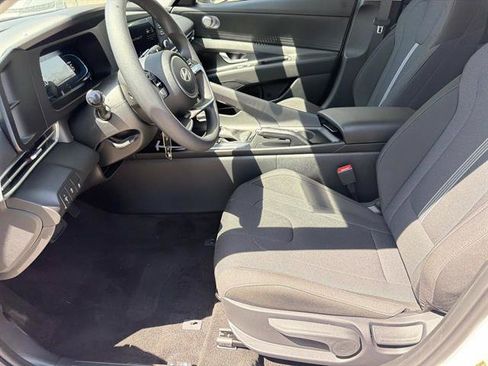 New 2026 Hyundai Elantra SE FWD image 13