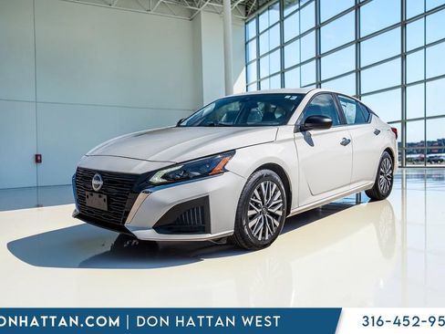 Used 2025 Nissan Altima 2.5 SV FWD image 26