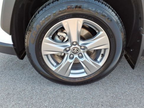 Used 2024 Toyota RAV4 XLE w/ Convenience Package FWD image 9