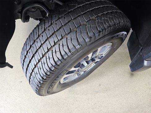 Certified 2025 GMC Sierra 2500 SLT w/ SLT Premium Package image 38