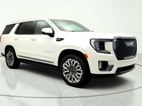 Used 2023 GMC Yukon Denali Ultimate AWD/4WD image 3
