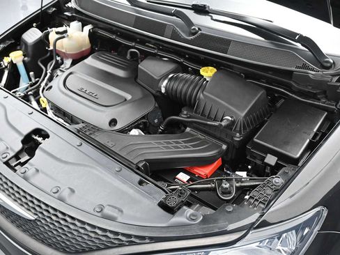 Used 2024 Chrysler Voyager LX FWD image 32