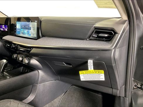 Certified 2025 Nissan Kicks SV image 22