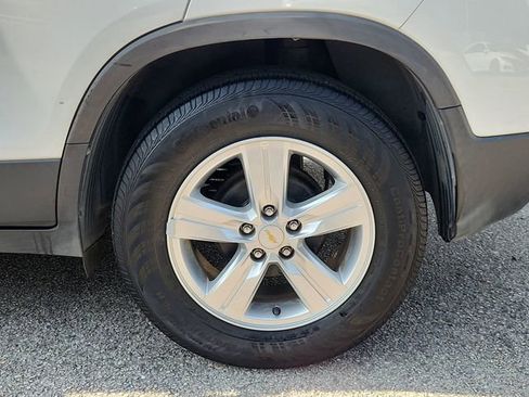 Used 2020 Chevrolet Trax LT w/ LT Convenience Package FWD image 30