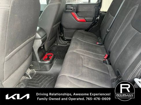 Used 2018 Jeep Wrangler Unlimited Sahara w/ Connectivity Group image 9