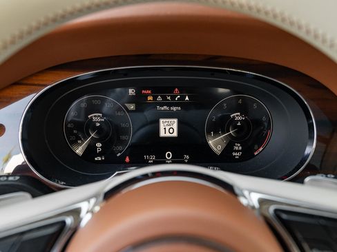 Used 2023 Bentley Bentayga Extended Wheelbase image 51