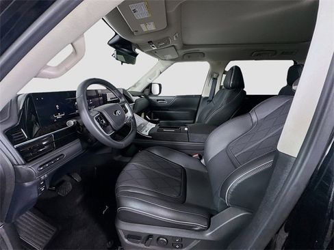 Used 2025 INFINITI QX80 Sensory image 16