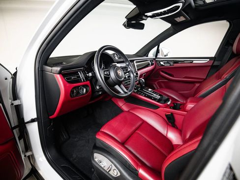 Certified 2023 Porsche Macan AWD/4WD image 4