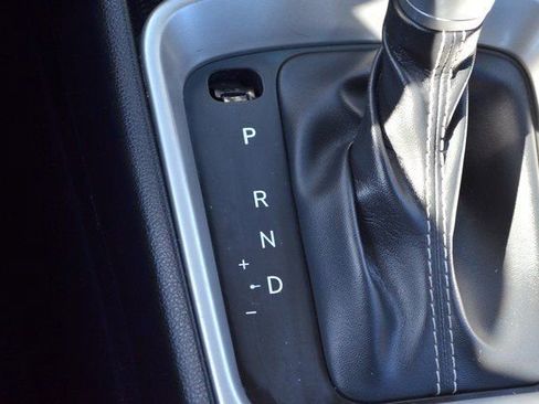 Used 2024 Hyundai Venue SEL image 29