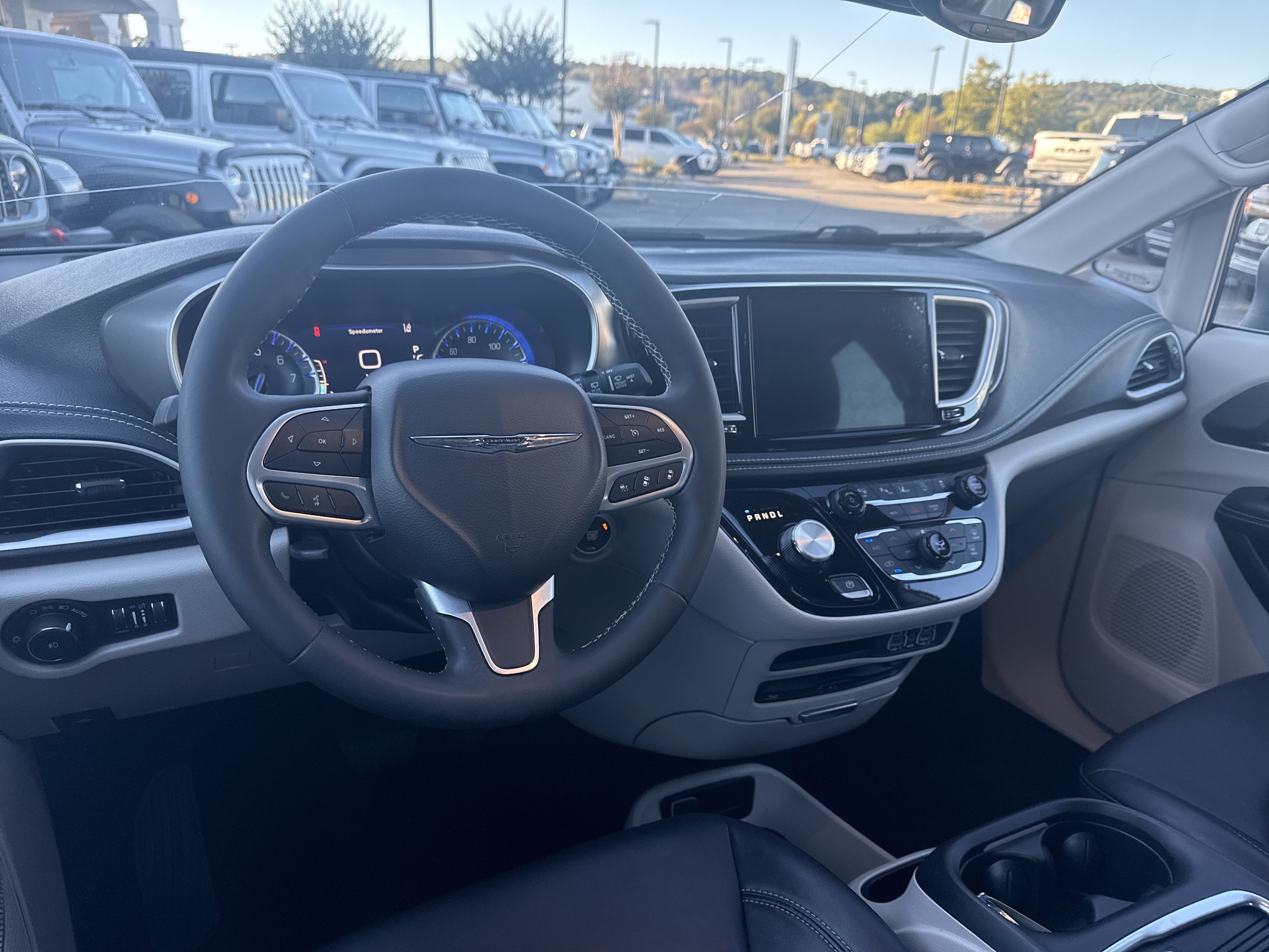 Used 2023 Chrysler Pacifica Touring-L w/ Uconnect Theater Family Group AWD/4WD image 23