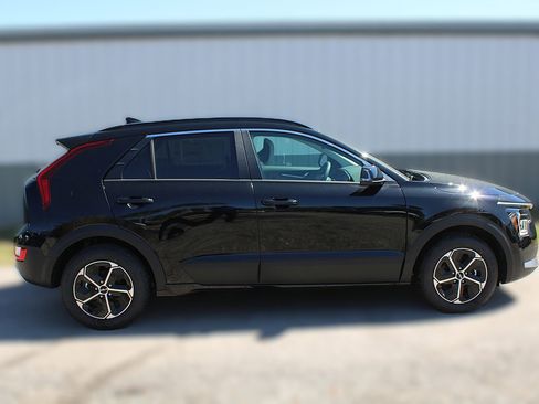 New 2026 Kia Niro EX FWD image 5