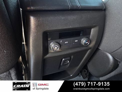 Used 2023 Chevrolet Traverse LT FWD image 27