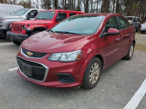 Used 2020 Chevrolet Sonic LT w/ Convenience Package image 2