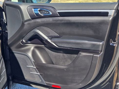 Used 2018 Porsche Cayenne image 38