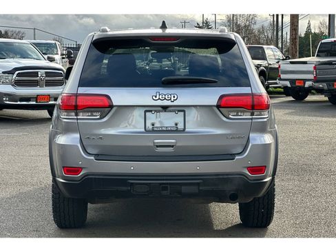 Used 2020 Jeep Grand Cherokee Laredo image 6