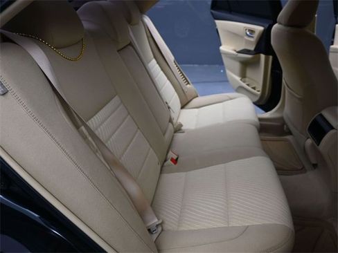 Used 2015 Toyota Camry LE image 14