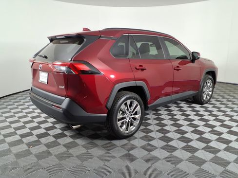 Used 2021 Toyota RAV4 XLE Premium FWD image 5