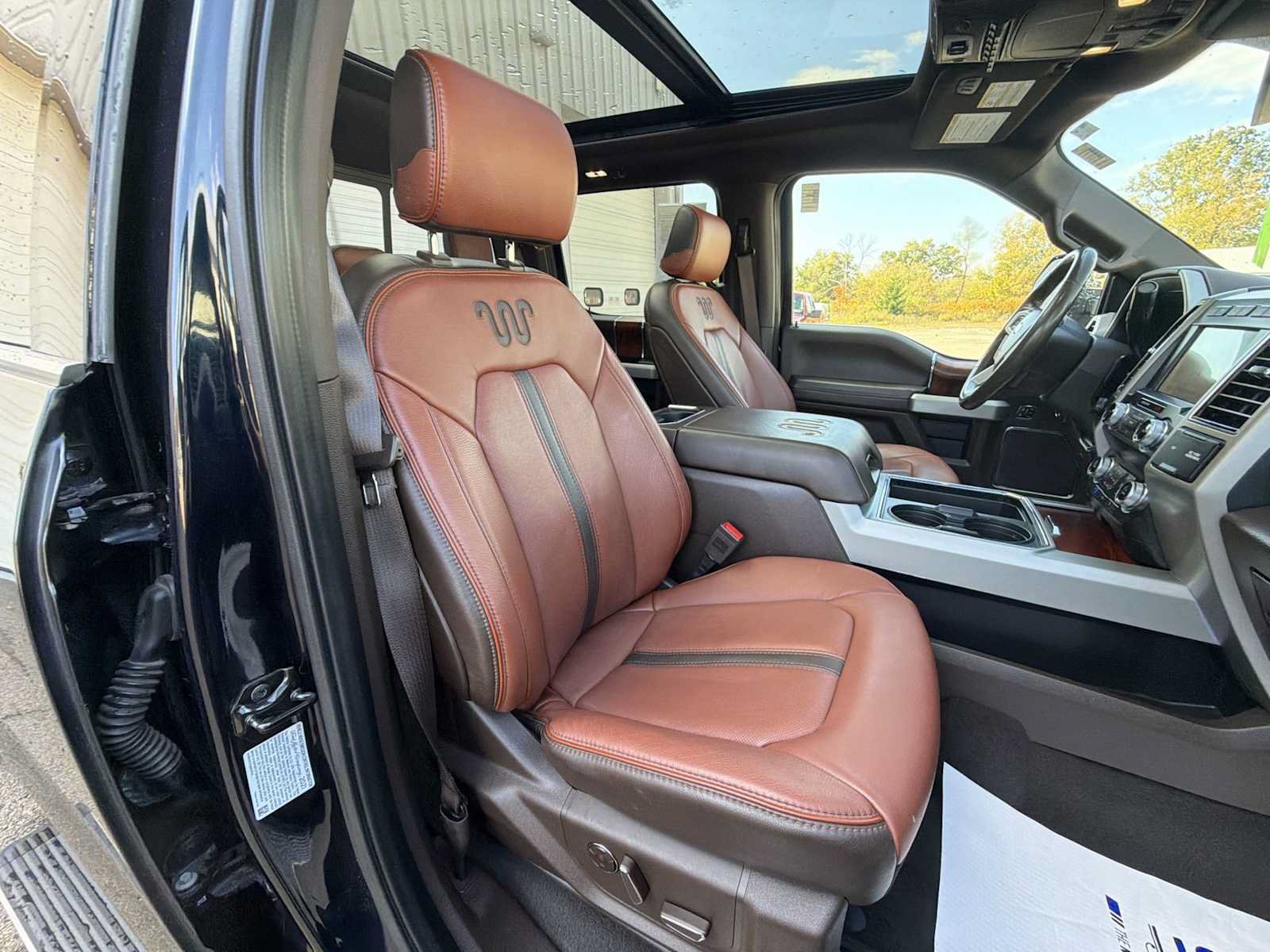 Used 2021 Ford F350 King Ranch w/ King Ranch Ultimate Package AWD/4WD image 25