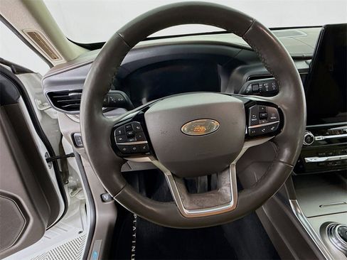 Used 2022 Ford Explorer Platinum w/ Equipment Group 601A image 12