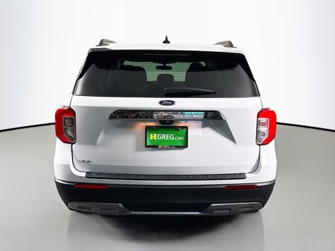 Used 2024 Ford Explorer XLT w/ Equipment Group 202A image 8