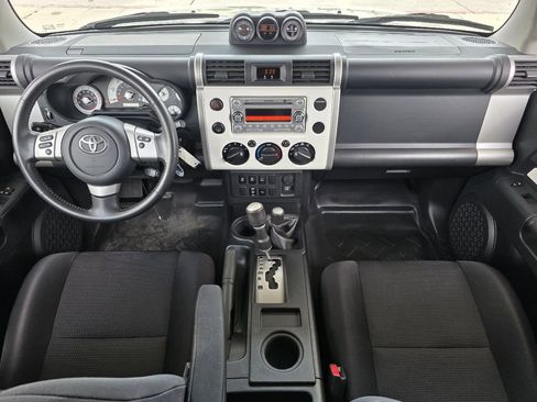 Used 2013 Toyota FJ Cruiser 4WD w/ Upgrade Pkg image 9
