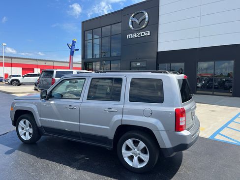Used 2016 Jeep Patriot Latitude FWD image 3