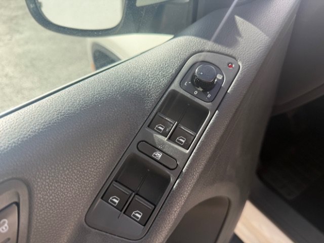 Used 2010 Volkswagen Tiguan SE FWD image 23