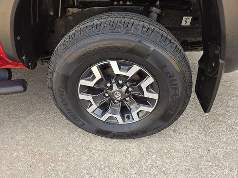 Used 2022 Toyota Tacoma TRD Sport AWD/4WD image 32