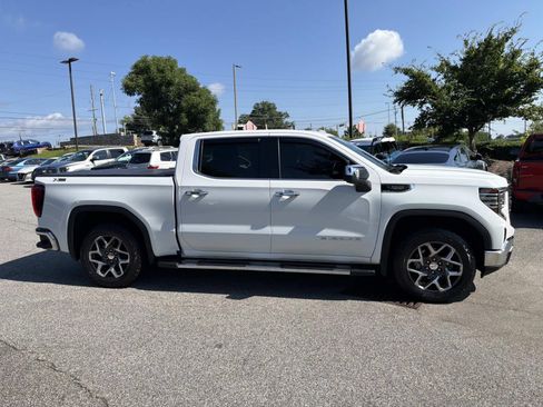 Used 2024 GMC Sierra 1500 SLT w/ X31 Off-Road Package AWD/4WD image 8