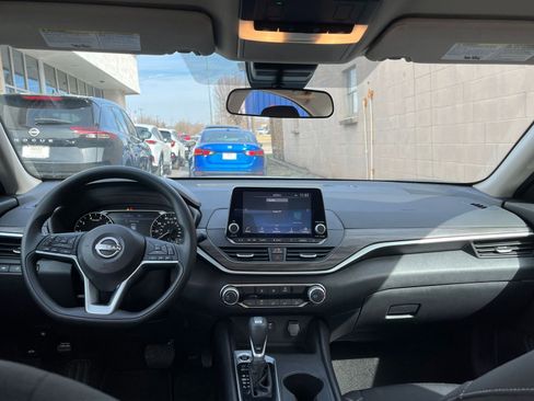 Used 2025 Nissan Altima 2.5 SV image 33