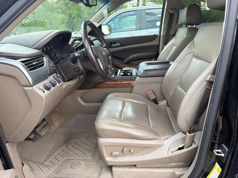 Used 2019 Chevrolet Suburban Premier w/ RST 6.2L Performance Edition AWD/4WD image 4