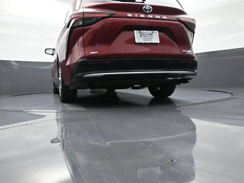 Used 2021 Toyota Sienna Platinum AWD/4WD image 32