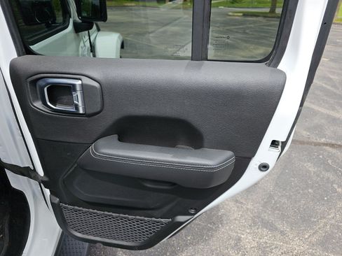 Used 2023 Jeep Wrangler Unlimited Sahara w/ Cold Weather Group AWD/4WD image 19